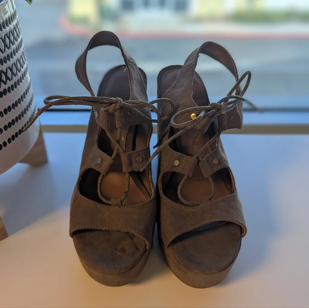 Indigo Rd. Lace-Up Platforms - Picture 4 of 4